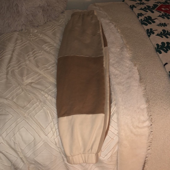 Brown Hollister sweatpants - Picture 2 of 4